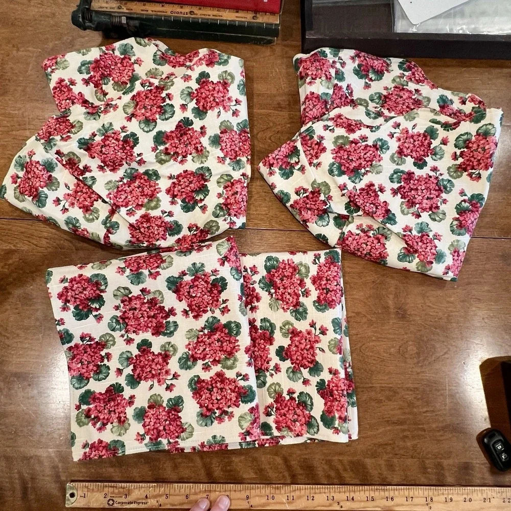 Longaberger Window Box Planter Geranium Over-the-Edge Liner & Napkin Set of 4